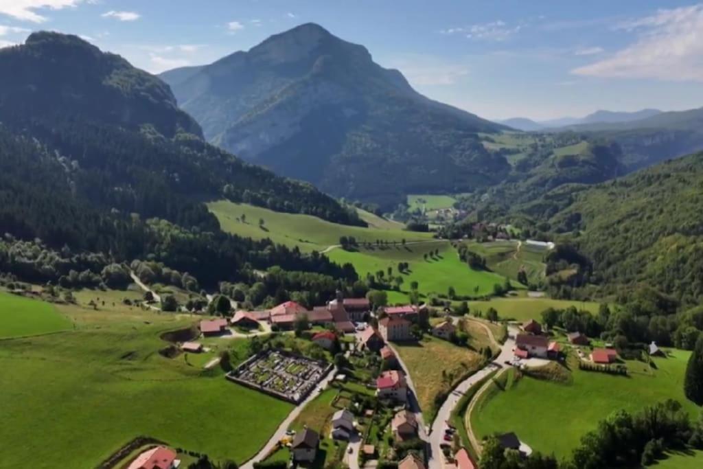Magnifique Maison Renovee, 10Pers Rencurel Luaran gambar